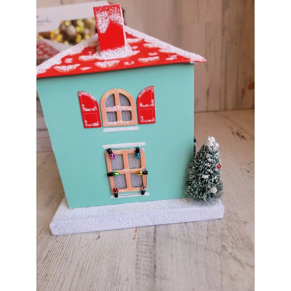 Hallmark Christmas Village toy store house light up Xmas‎ decor